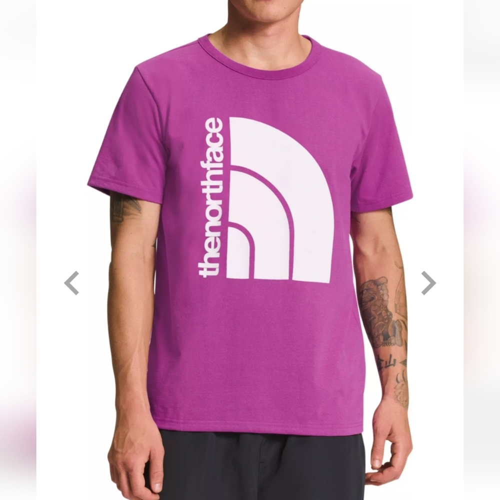 NWT Unisex North Face tee